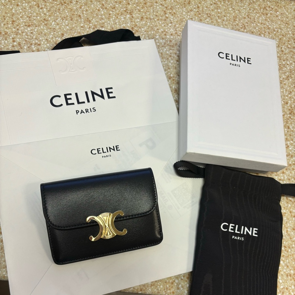 CARD HOLDER WITH FLAP TRIOMPHE IN SHINY CALFSKIN